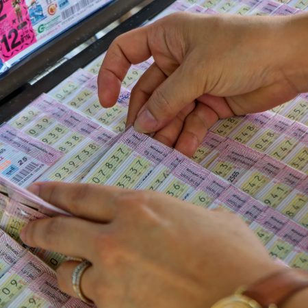 Zakaj se EuroJackpot glavni dobitek prenaša naprej?
